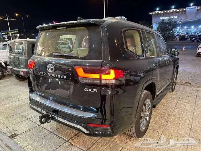تويوتا لاندكروزر GXR-L4-بنزين 2025 كاش وتقسيط 7