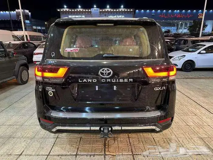 تويوتا لاندكروزر GXR-L4-بنزين 2025 كاش وتقسيط 5