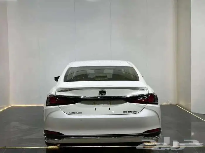 لكزس ES300 هايبرد موديل 2025 (عرض50 50 بنك الانماء بدون ربح 4