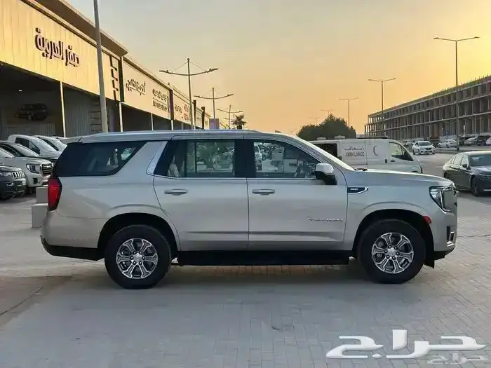 جي ام سي يوكن SLE ذهبي 2023 8