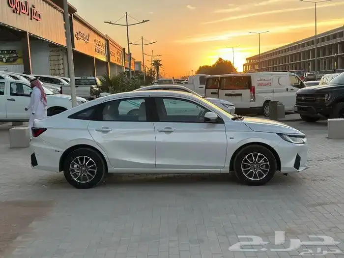 تويوتا يارس 2023 8