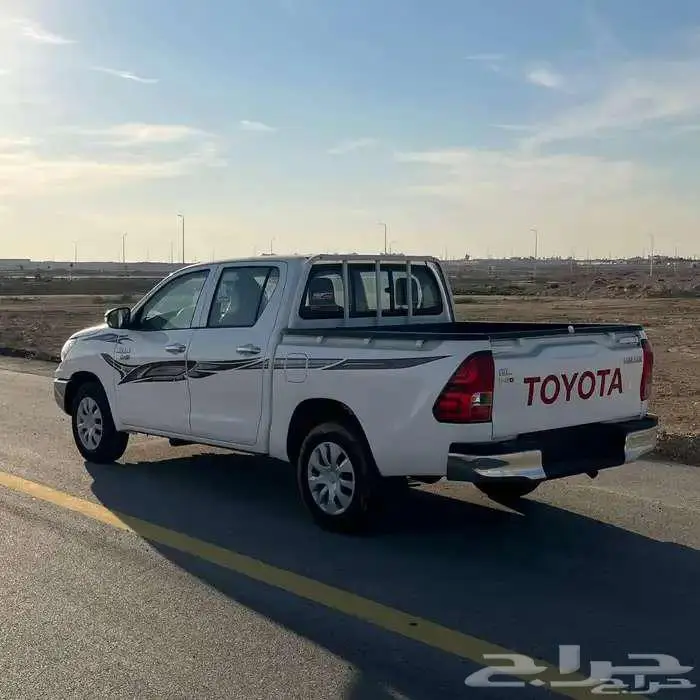 تويوتا هايلوكس غمارتين GL ديزل بدون دبل 2025 3