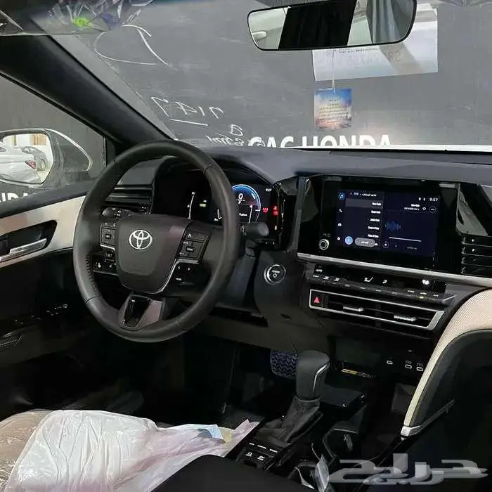 تويوتا كامري LE هايبر نص فل 2025 7