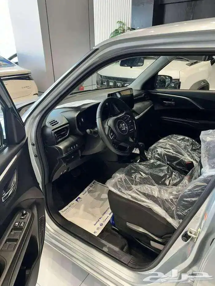 سوزوكي سويفت GLX 2025 4