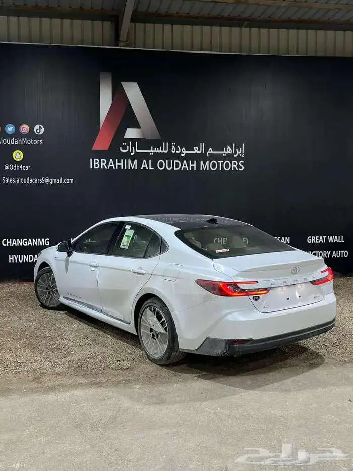 تويوتا كامري LE هايبر نص فل 2025 3