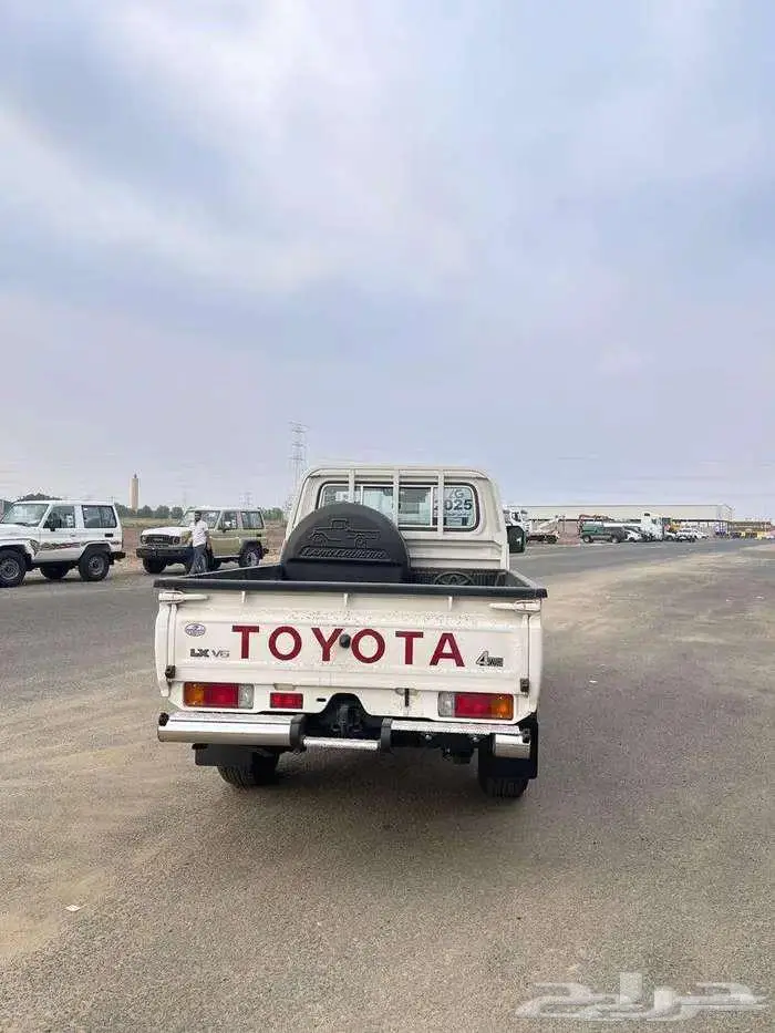 تويوتا - شاص - رفرف بنزين ابيض 2025 4