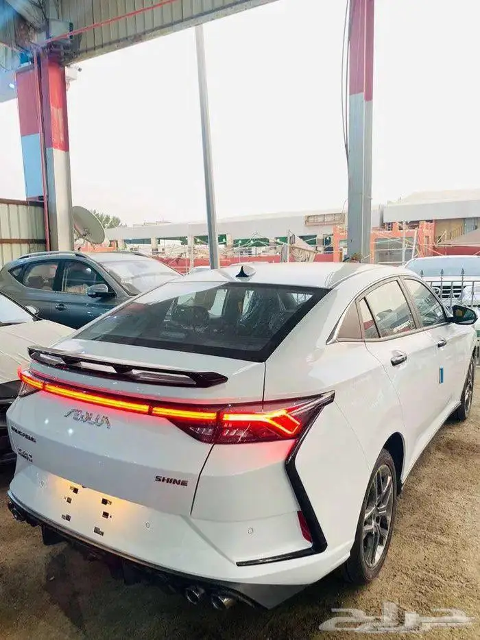 دونج فينج شاين E3 فل كامل موديل 2025 كاش وتمويل 8