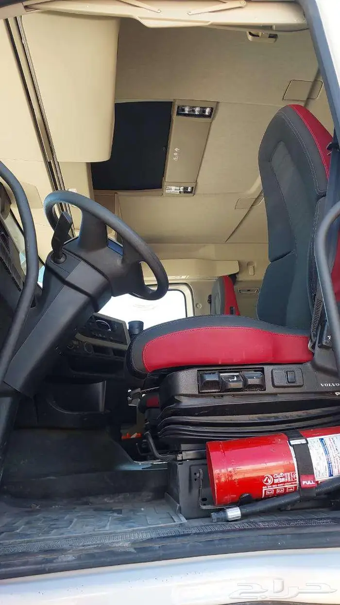 للبيع راس تريلا مع لوبد النوع فولفو FH 440 16