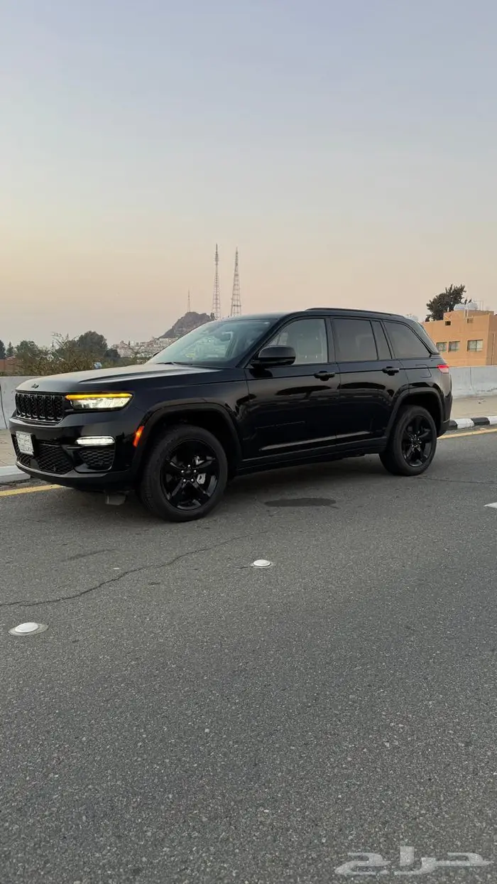 جيب جراند شيروكي ليميتد بلاك اديشن 4