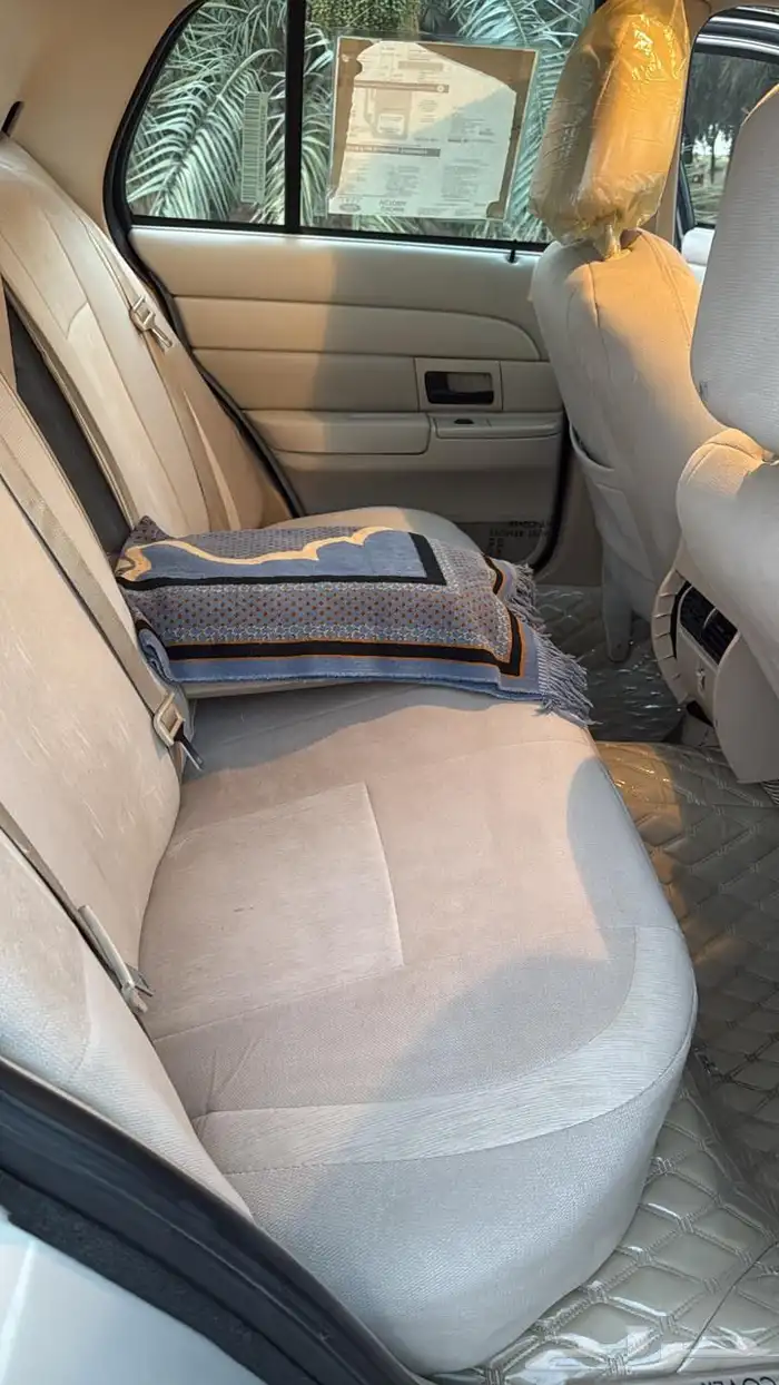 فورد كراون فكتوريا 2008 9