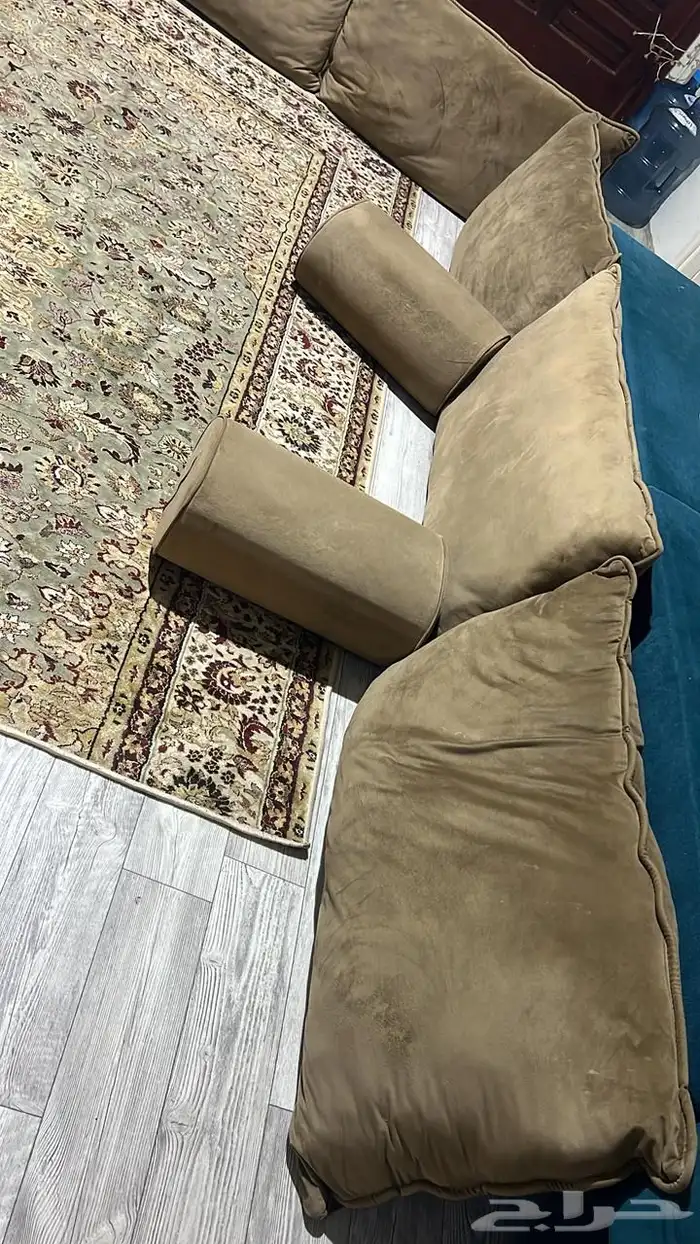 مجلس ارضي مع تكايات قماش قطيفه 1