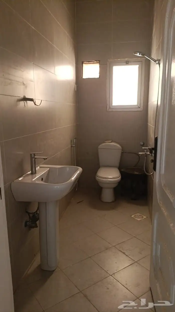 شقق ومحلات للايجار 4