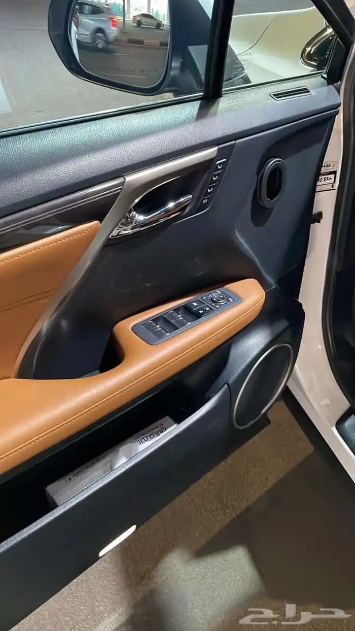 لكزس ار اكس 350 2021 10