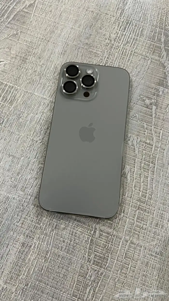 ايفون 15 برو ماكس نظيف جدا 1