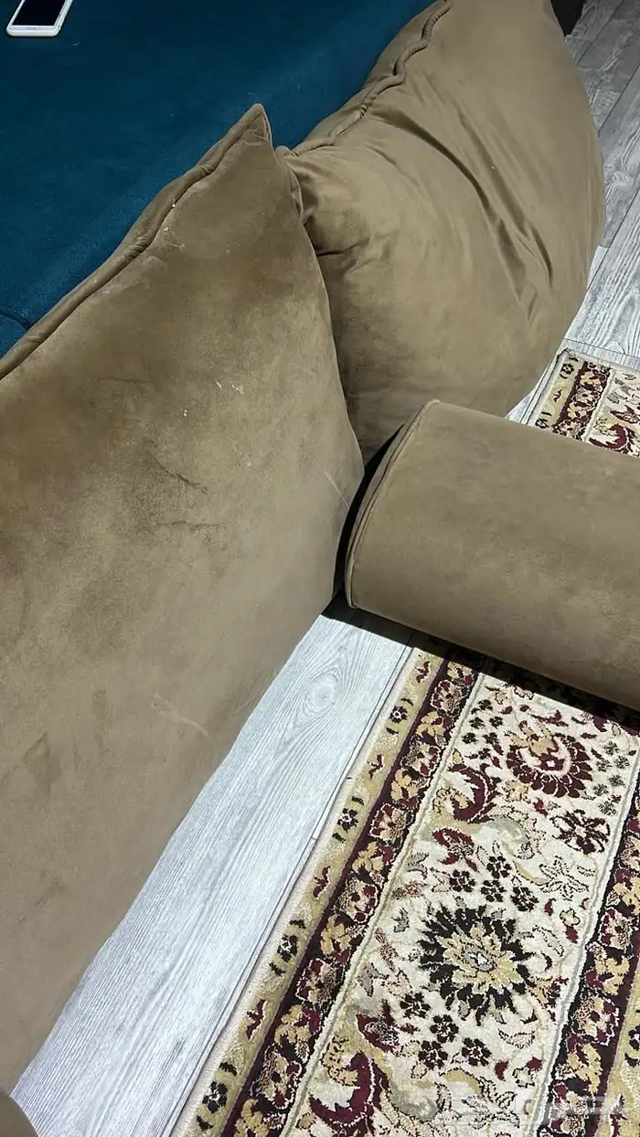 مجلس ارضي مع تكايات قماش قطيفه 4