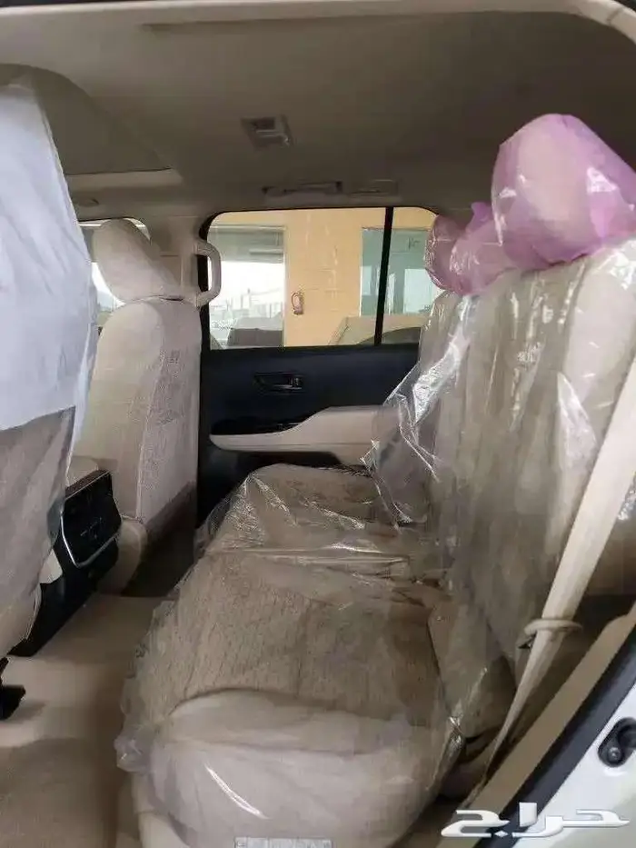 لاندكروزر جي اكس ار بنزين L2 أسود سعودي 2025 متوفر لدى الحسن 6