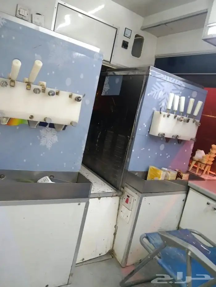 سيارة ايس كريم للبيع مديل 2006 فورد. ديزل 8