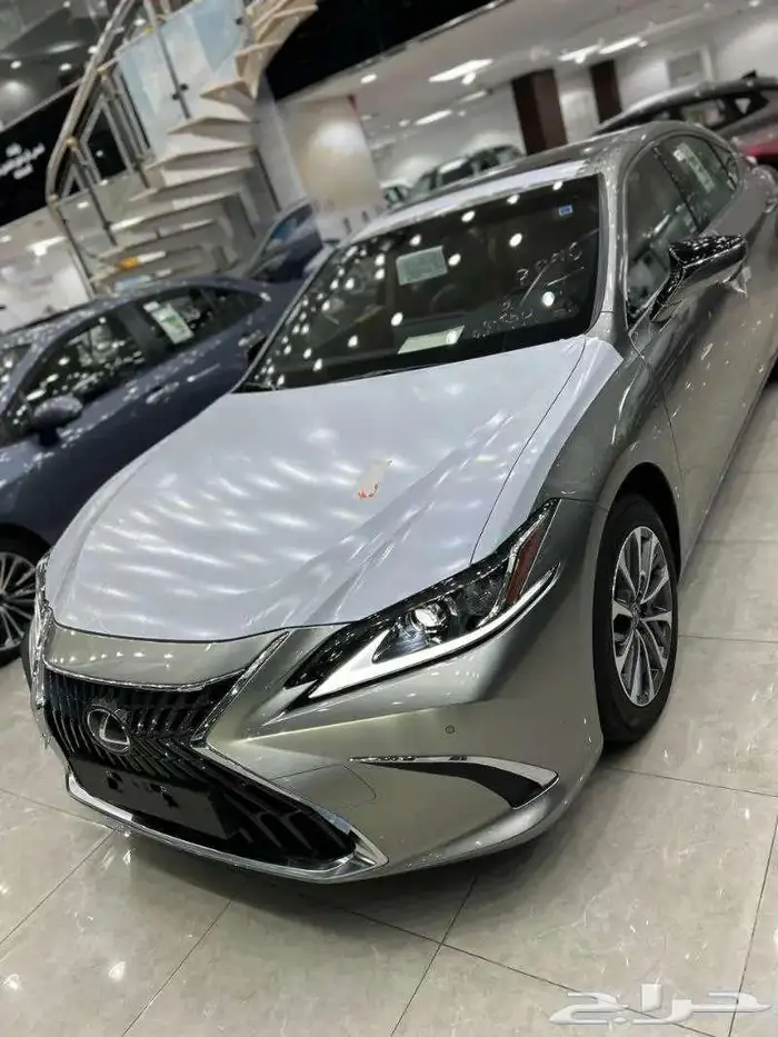 لكزس ES300 هايبرد موديل 2025 عرض بنك الانماء دفعتين بدون ربح 0