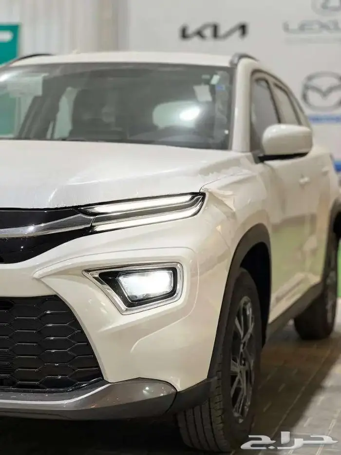 تويوتا أوربان كروز GL استاندر و GLX فل كامل موديل 2026 9