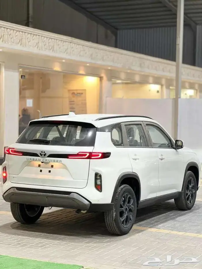 تويوتا أوربان كروز GL استاندر و GLX فل كامل موديل 2026 12