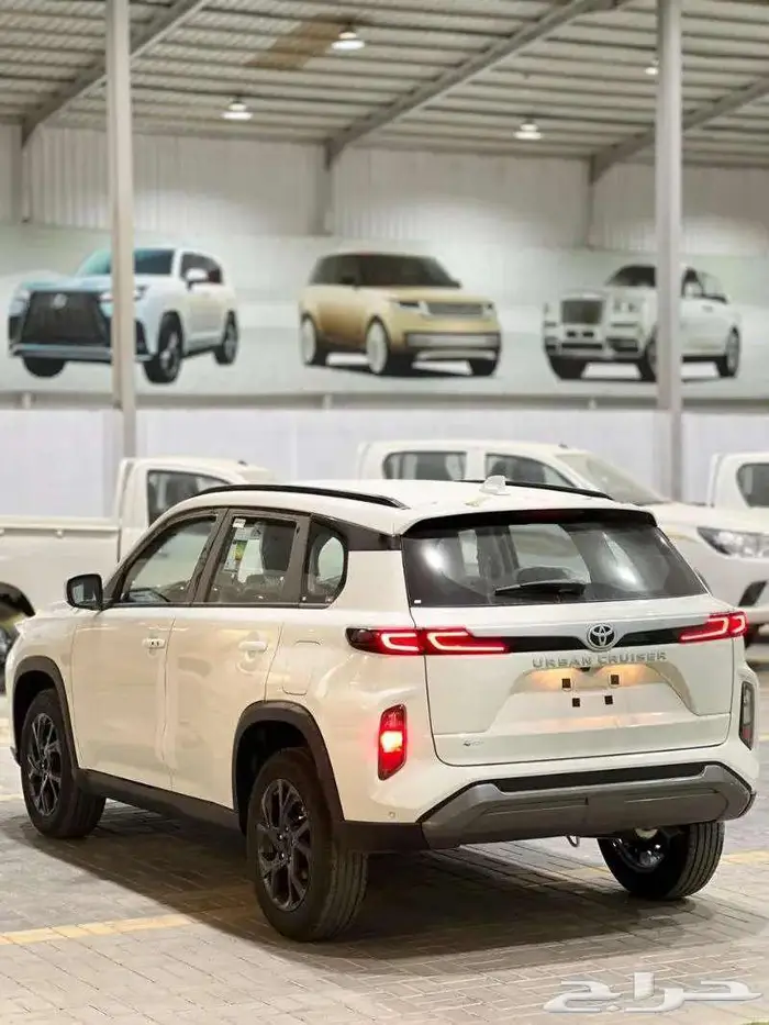 تويوتا أوربان كروز GL استاندر و GLX فل كامل موديل 2026 16