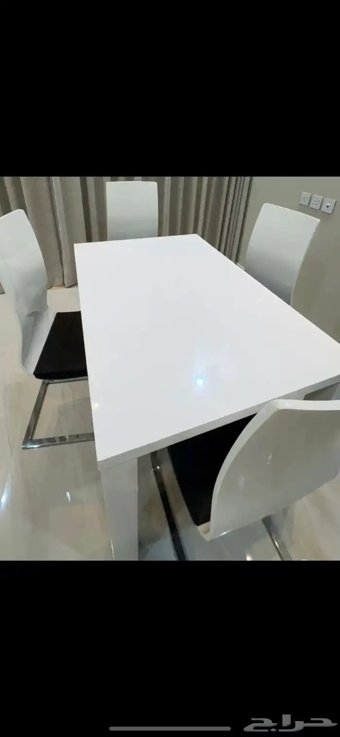 طاولات للبيع 0