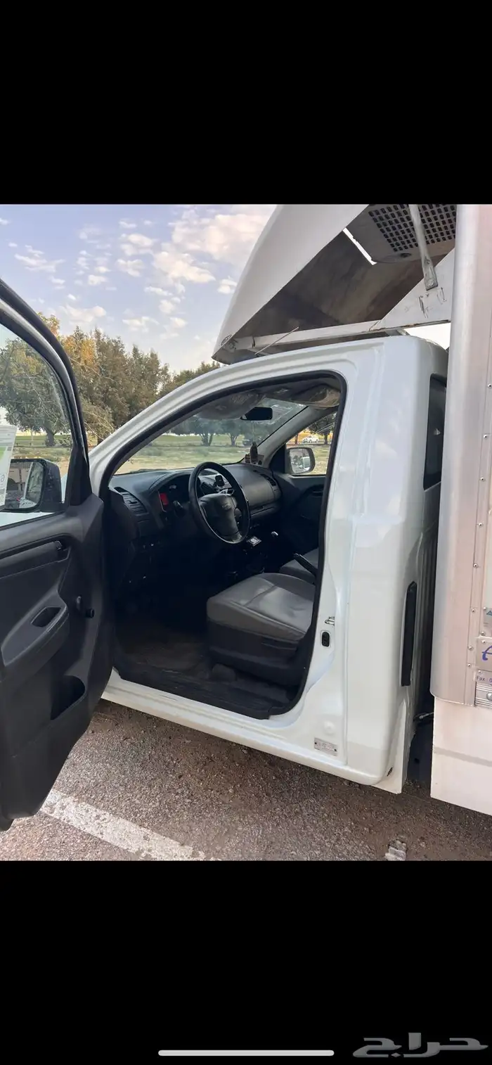 ايسوزو ديماكس غماره 2024 عليها ثلاجه للايجار 3