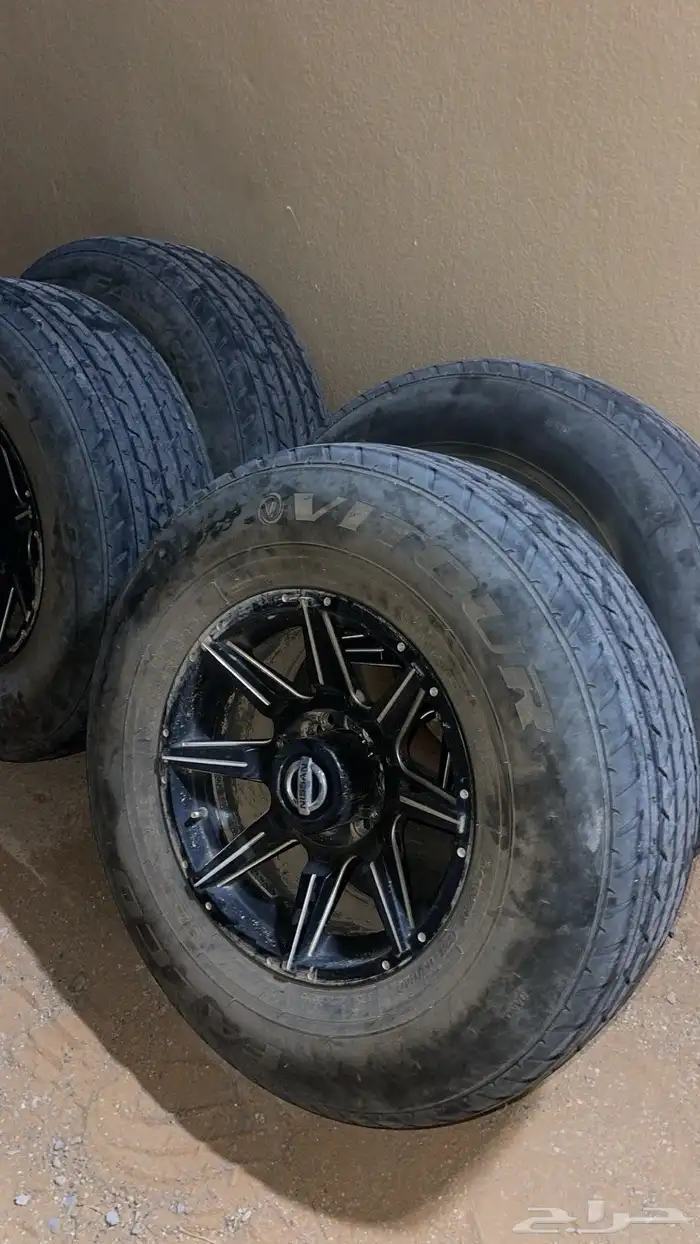 كفرات شاهين 17 مع جنوط انضاف ركبات على جيب نيسان 3