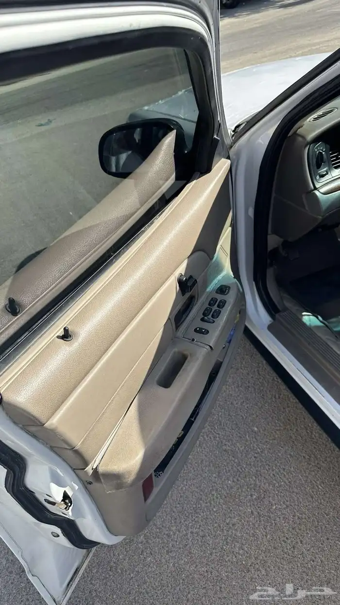 فورد فكتوريا للبيع على السوم او للبدل 4