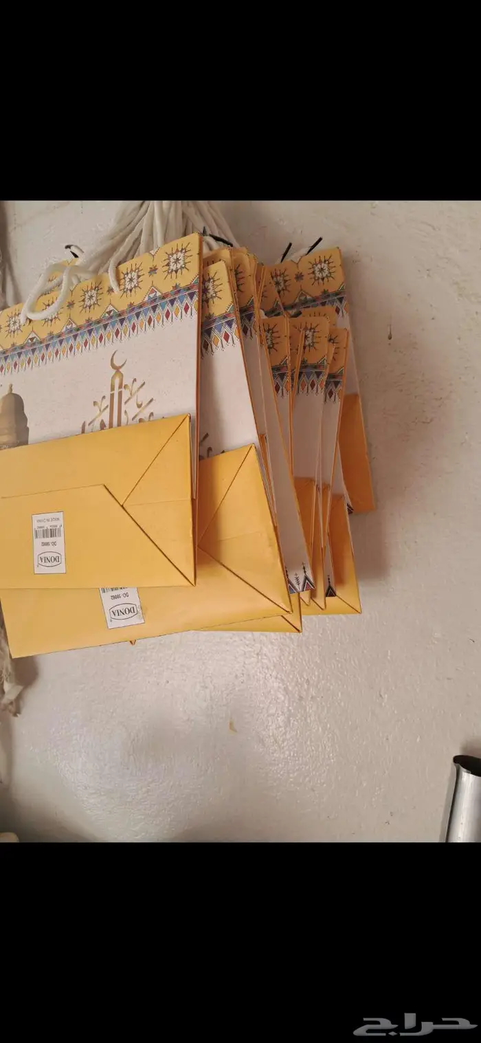 أغراض محل هدايا للبيع 17