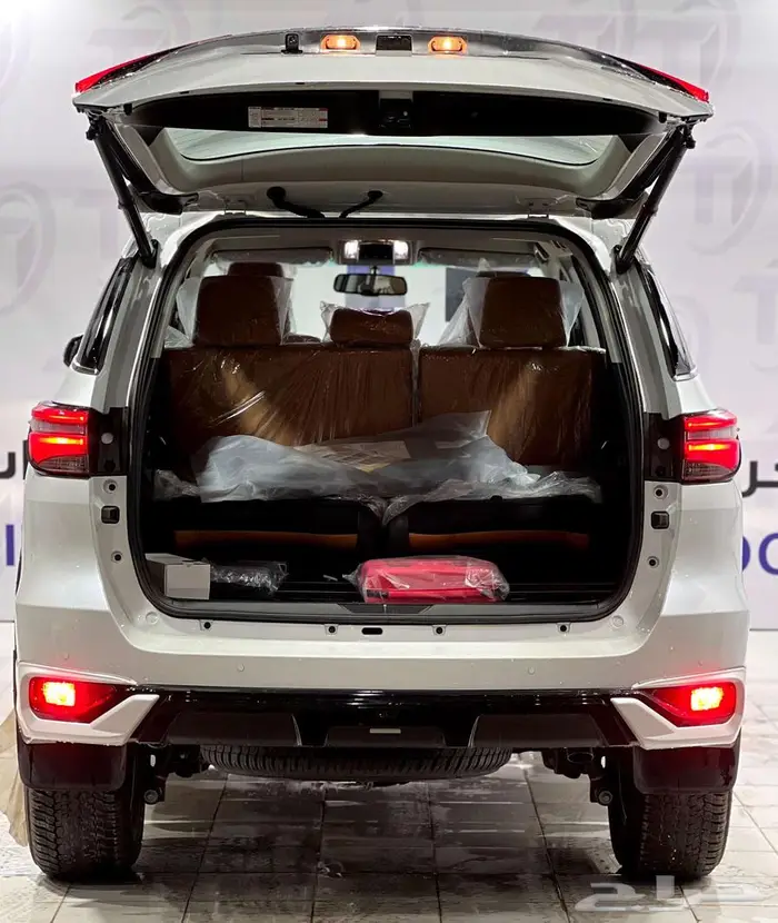 تويوتا فورتشنر VX3 بنزين 2025 6