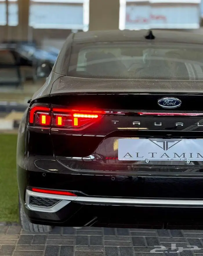 فورد تورس ترند 2026 - اسود وتيتانيوم وابيض 9