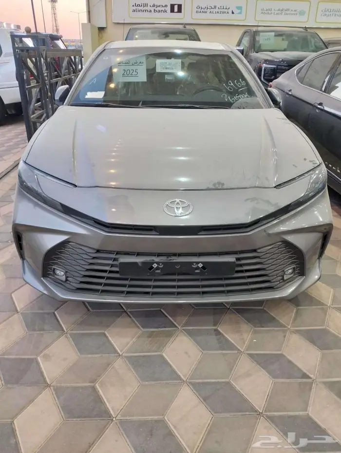 تويوتا كامري E بنزين 2025 0