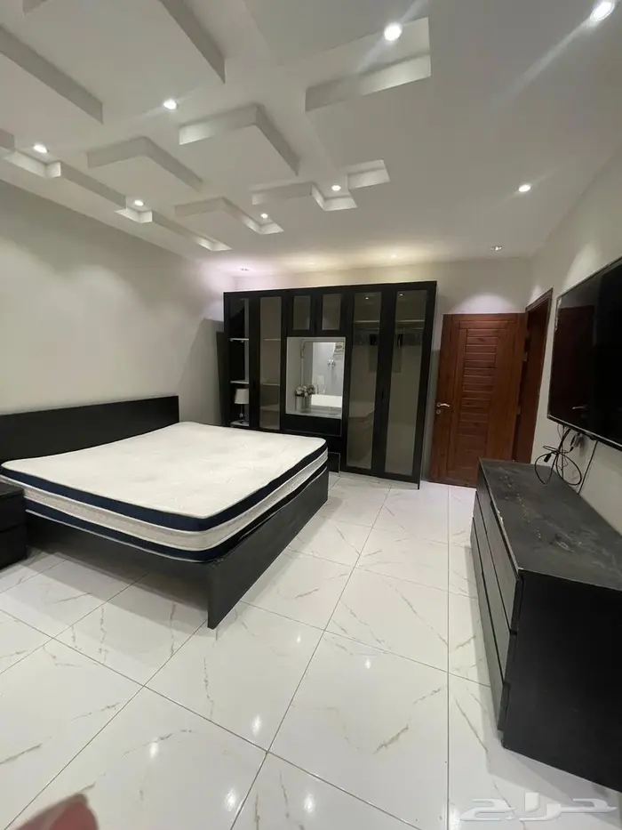 للاجار شقة غرفتين ومطبخ وحمام 0