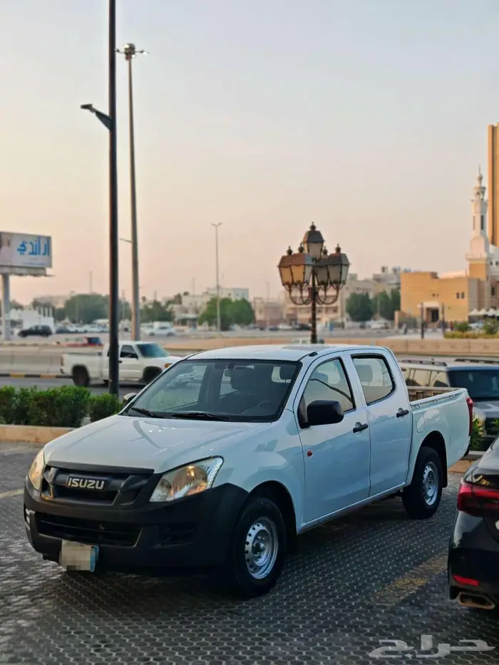 ايسوزو ديماكس نظيفة ممشى 140 فقط 5