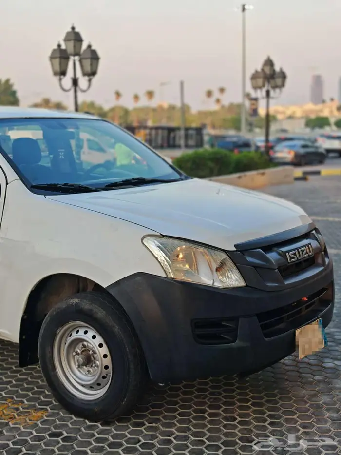 ايسوزو ديماكس نظيفة ممشى 140 فقط 3