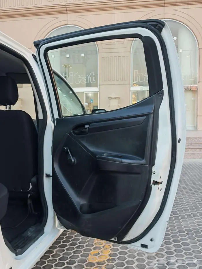 ايسوزو ديماكس نظيفة ممشى 140 فقط 30