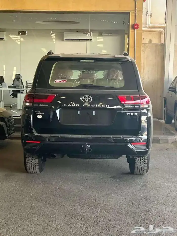 لاندكروزر جي اكس ار بنزين L2 أسود سعودي 2025 متوفر لدى الحسن 3