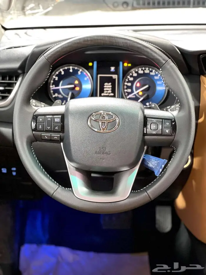 تويوتا فورتشنر VX3 بنزين 2025 7