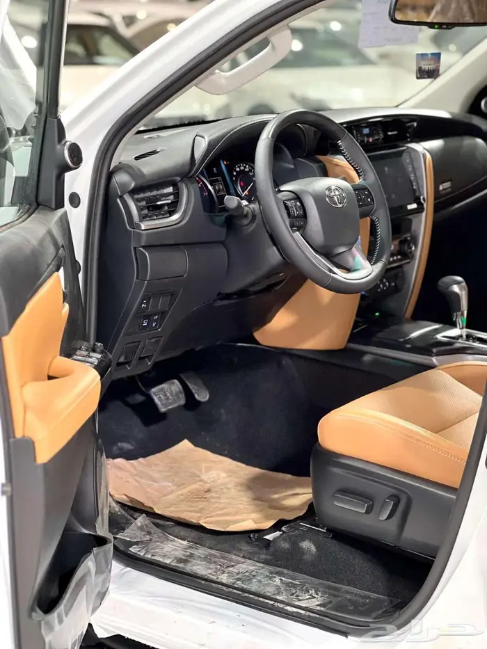 تويوتا فورتشنر VX3 بنزين 2025 10