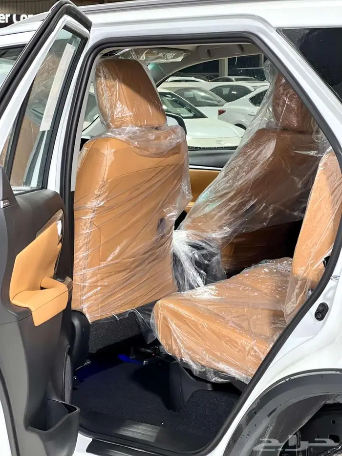 تويوتا فورتشنر VX3 بنزين 2025 12