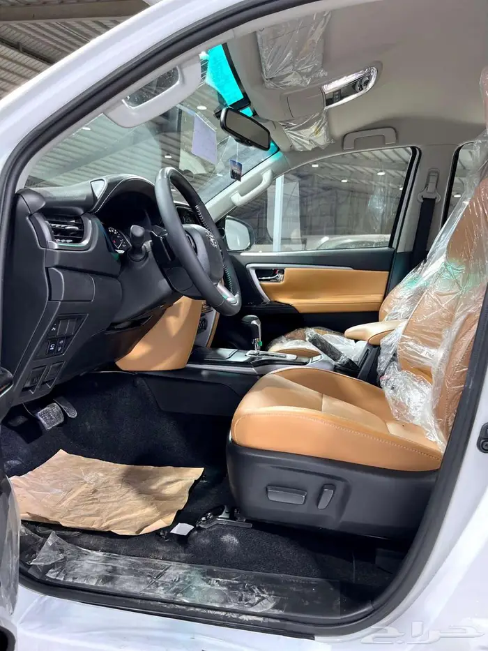 تويوتا فورتشنر VX3 بنزين 2025 11