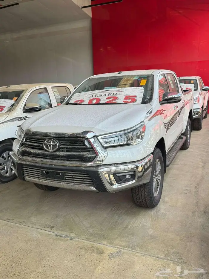 تويوتا هايلوكس SGLX فل كامل بنزين قير عادي 2025 الاقل سعرأ 1