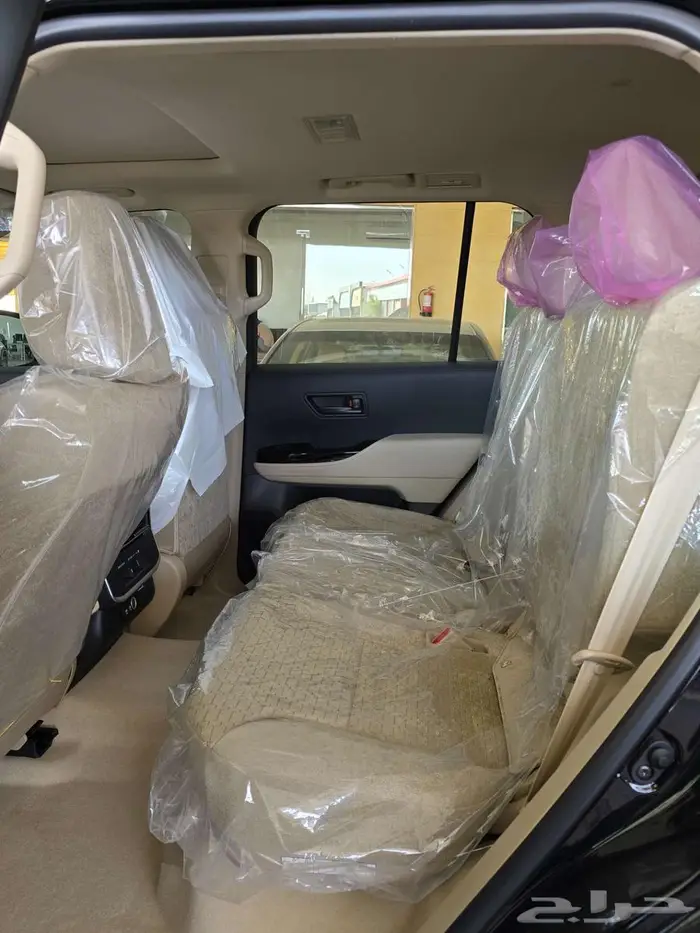 لاندكروزر جي اكس ار بنزين L2 أسود سعودي 2025 متوفر لدى الحسن 7