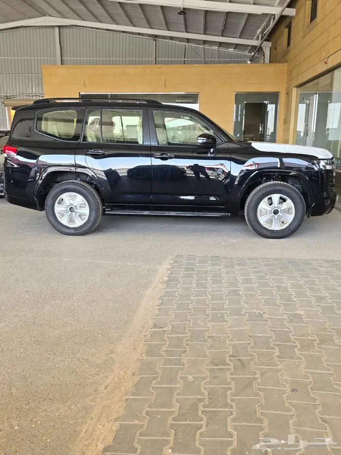 لاندكروزر جي اكس ار بنزين L2 أسود سعودي 2025 متوفر لدى الحسن 4