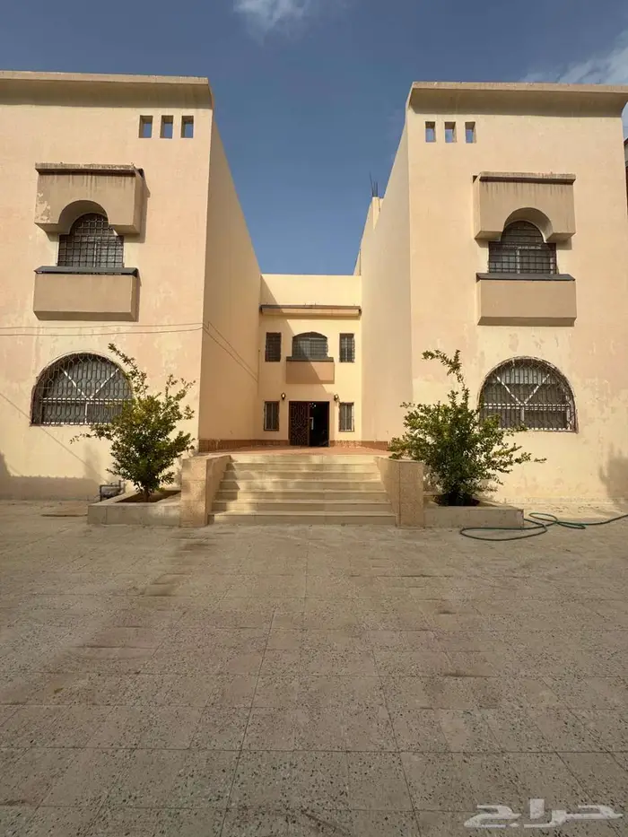 فلة مميزة غرب الأستاذ الرياضي بالقرب من الامام المسلم 0