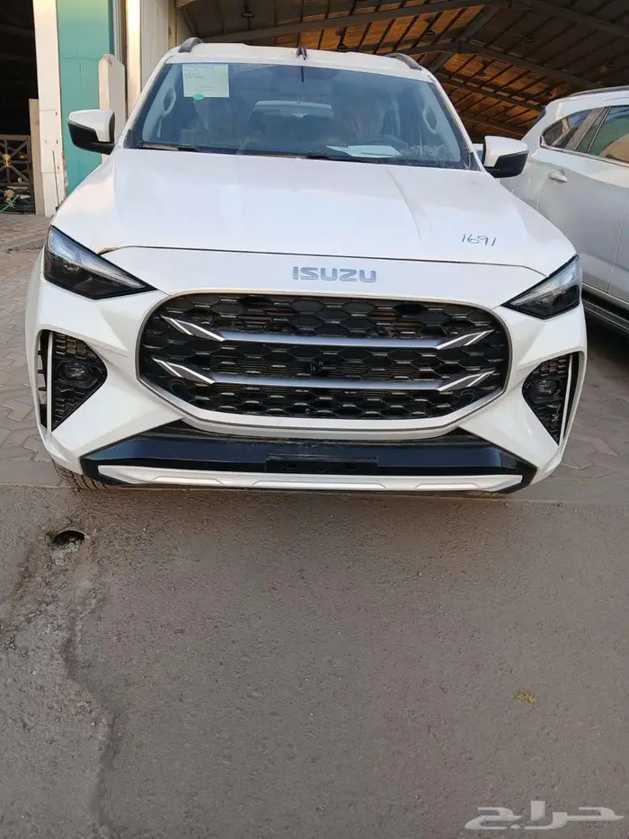 ايسوزو MUX 2025 1