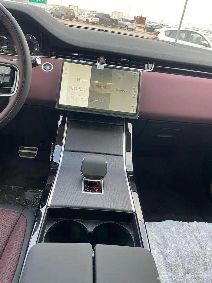 رنج روفر ايفوك P250 L موديل 2024 16