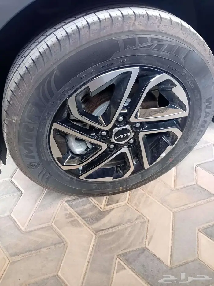 كيا كارينز GL شاشه وكاميرا 2025 سعر خيالي 11