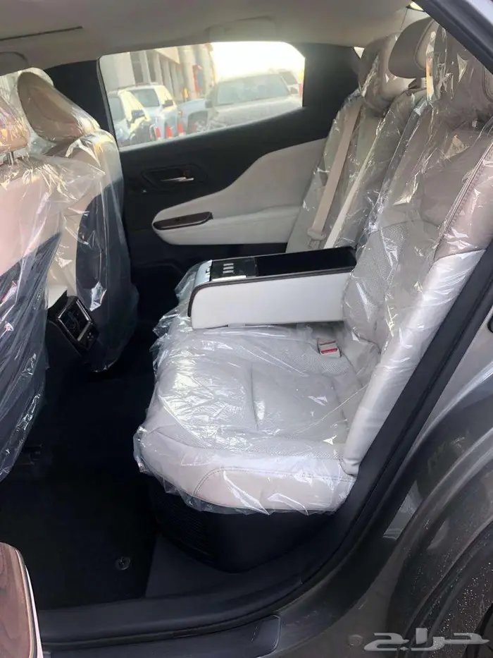 تويوتا كروان بريميوم 2025 رمادي _ جارالله القحطاني 1